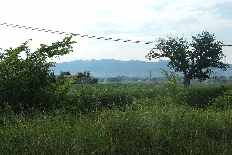 2011-05- (1270).JPG - Es gibt kaum eine Steigung, nur die "Montagne de Musan" im Südosten sorgen mit ihren Höhen von über 1000 m für etwas Abwechslung